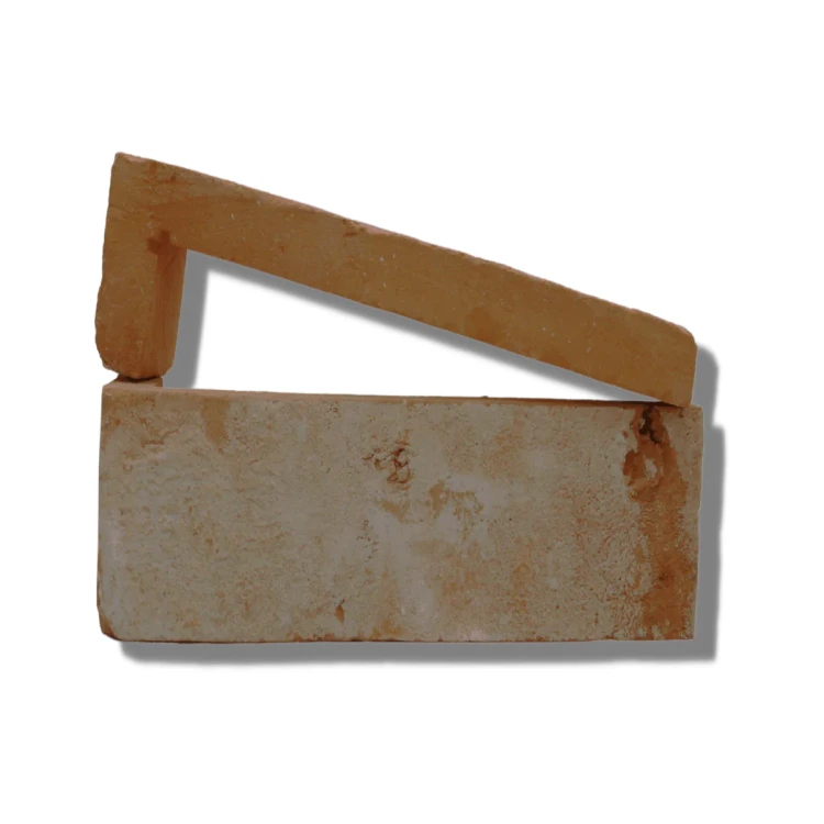 Narożnik ceglany serii Modern LUX w ujęciu pionowym, prezentujący ciepłą pomarańczowo-czerwoną kolorystykę z subtelnymi piaskowymi nalotami i naturalną teksturą lica.